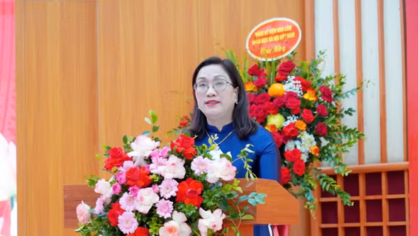 Đồng chí Đinh Thị Mai phát biểu nhận nhiệm vụ tại Viện Hàn lâm Khoa học xã hội Việt Nam. (Ảnh: QUỲNH TRANG)