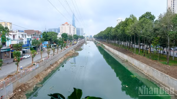 Rạch Đá Đỏ từng bước thay đổi diện mạo với lòng rạch được nạo vét.