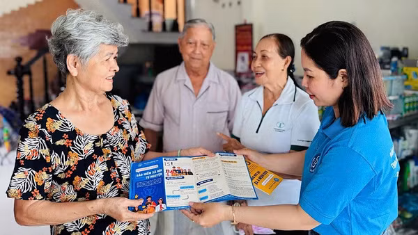 Việc điểu chỉnh tuổi hưởng trợ cấp hưu trí xã hội và bổ sung chế độ trợ cấp cấp hằng tháng giúp người cao tuổi được thụ hưởng chính sách tốt hơn. (Ảnh: Bảo hiểm xã hội Cần Thơ).