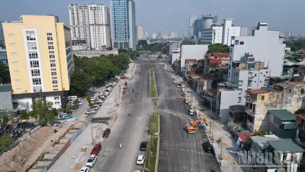 [Ảnh] Vành đai 1 được trải nhựa, trồng cây, lát đá, dự kiến thông xe dịp 2/9