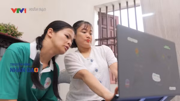 Sau đào tạo, Ánh trực tiếp đưa học viên vào đội ngũ hoặc kết nối họ với những công việc phù hợp. (Ảnh THP)