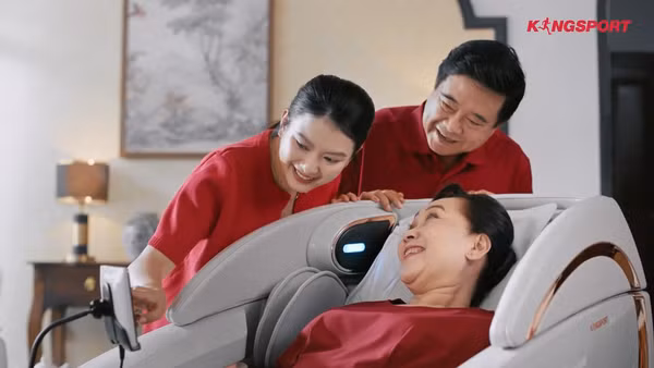 Kingsport lan tỏa lời nhắc nâng niu đấng sinh thành bằng hành động thiết thực. (Ảnh: Kingsport)