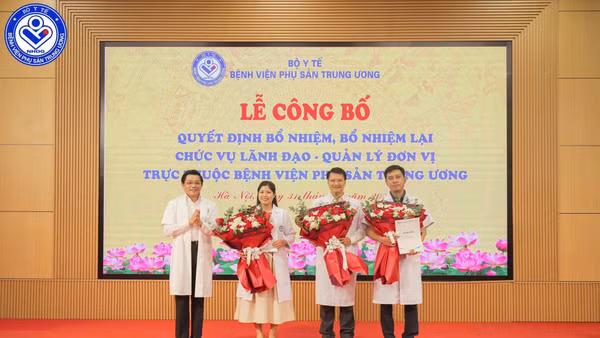 Lễ công bố quyết định bổ nhiệm, bổ nhiệm lại chức vụ lãnh đạo-quản lý đơn vị trực thuộc Bệnh viện Phụ sản Trung ương. (Ảnh: NGUYỄN QUÂN)