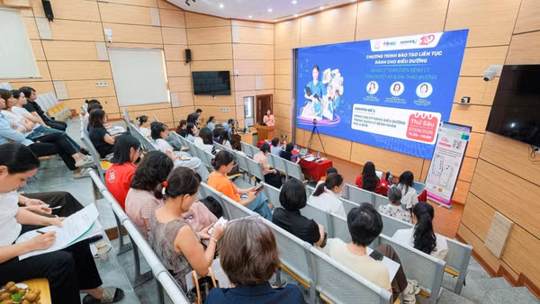 Chương trình đào tạo liên tục “Quản lý toàn diện bệnh lý tăng huyết áp và đái tháo đường” theo hình thức trực tiếp kết hợp trực tuyến.