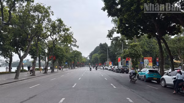 [Ảnh] Những bãi đỗ xe, điểm trung chuyển phục vụ vùng phát thải thấp ở Hà Nội