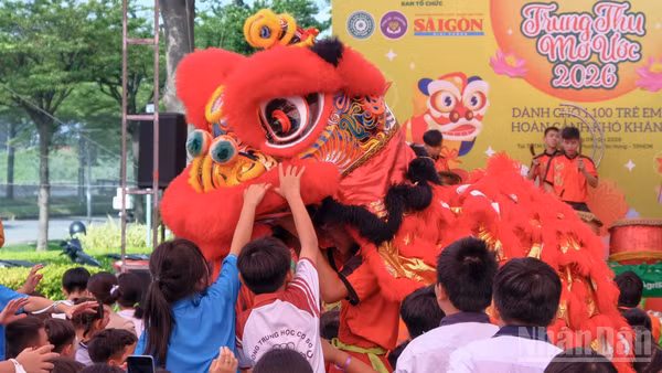 “Trung thu mơ ước 2026 ”tiếp thêm động lực cho trẻ em mưu sinh, vào đời sớm, có hoàn cảnh khó khăn và bệnh nhi mắc bệnh hiểm nghèo.