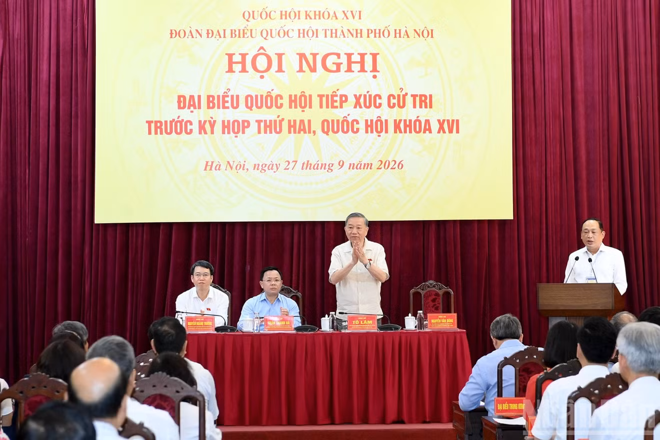 Tổng Bí thư, Chủ tịch nước Tô Lâm và các Đại biểu Quốc hội tiếp xúc cử tri các phường thuộc đơn vị bầu cử số 1, thành phố Hà Nội, trước Kỳ họp thứ hai, Quốc hội khóa XVI. (Ảnh: ĐĂNG KHOA)