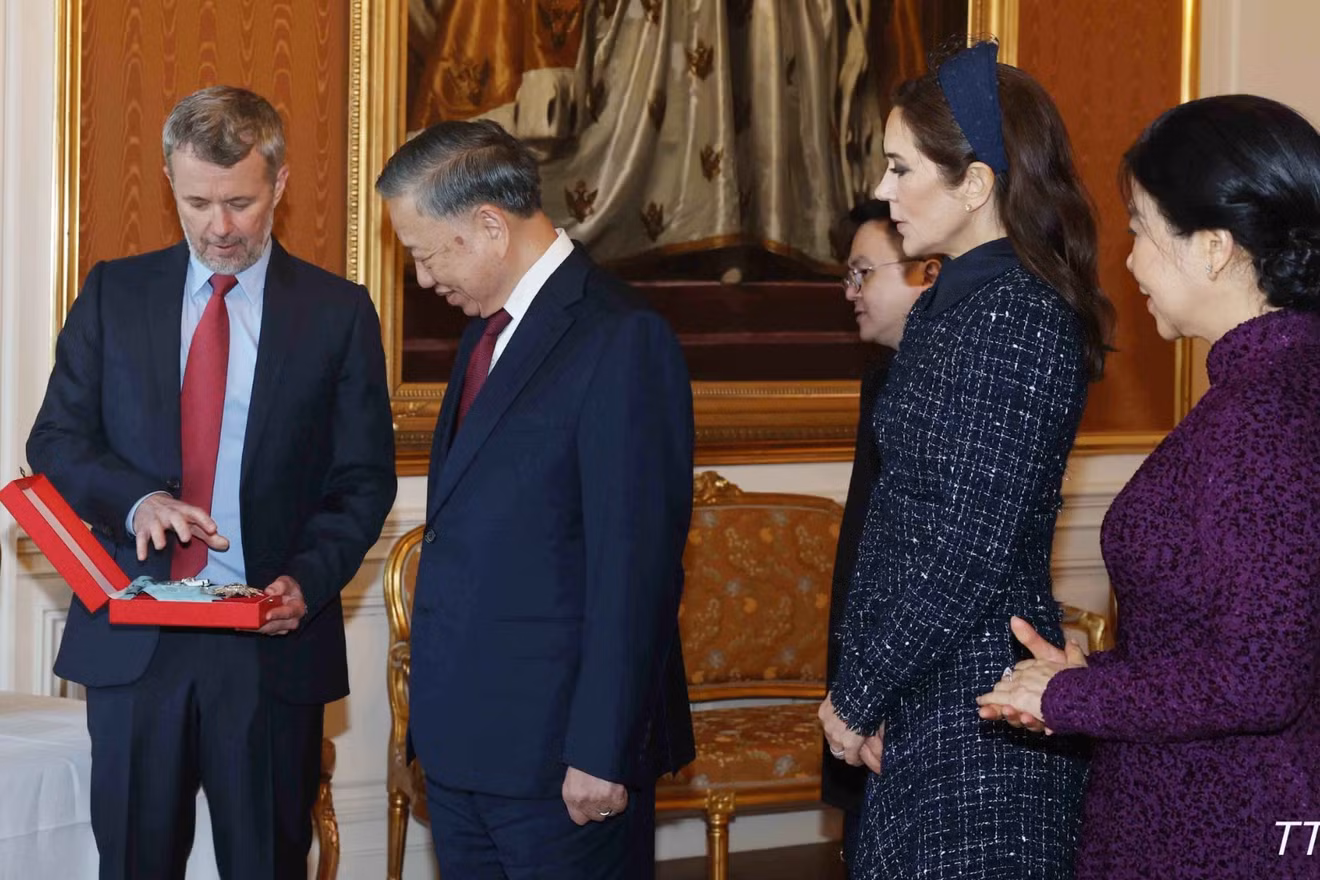 Nhà Vua Frederik X trao tặng Tổng Bí thư, Chủ tịch nước Tô Lâm Huân chương Voi (Order of the Elephant) - Huân chương cao quý nhất của Vương quốc Đan Mạch. (Ảnh: Thống Nhất/TTXVN)