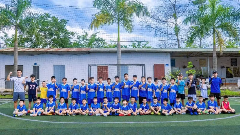 Hoạt động thu hút đông đảo các em nhỏ tham gia, mở ra cơ hội tiếp cận môi trường đào tạo bóng đá chuyên nghiệp cho những tài năng trẻ. (Ảnh: Trung tâm N2B Football Cao Bằng)
