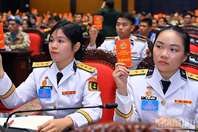 Các đại biểu biểu quyết tại Đại hội.