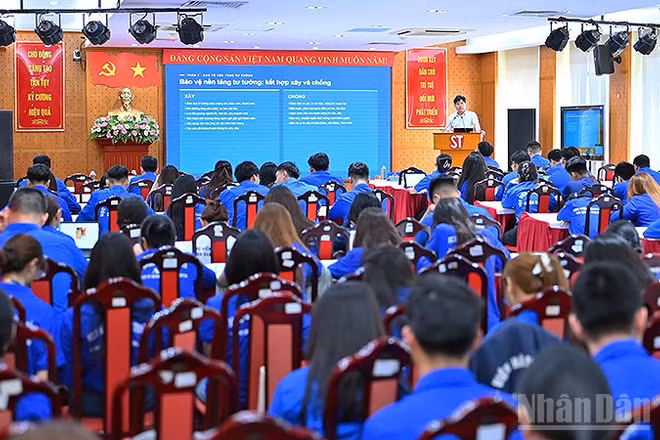 Toàn cảnh Hội nghị.