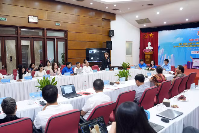 Toàn cảnh buổi gặp gỡ báo chí.
