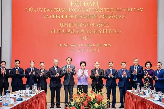 Các đại biểu Ủy ban Trung ương Mặt trận Tổ quốc Việt Nam và Chính hiệp toàn quốc Trung Quốc tại hội đàm.