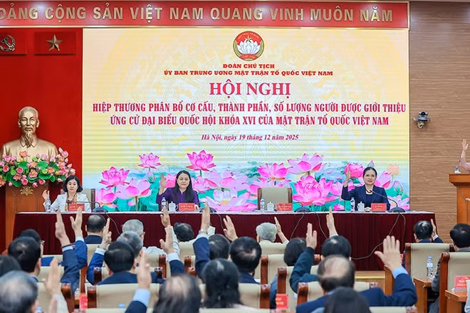 Các đại biểu tiến hành hiệp thương tại Hội nghị.
