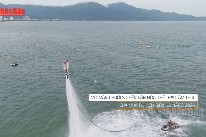 [Video] Nhà vô địch Flyboard thế giới "say đắm" không khí và người dân Đà Nẵng