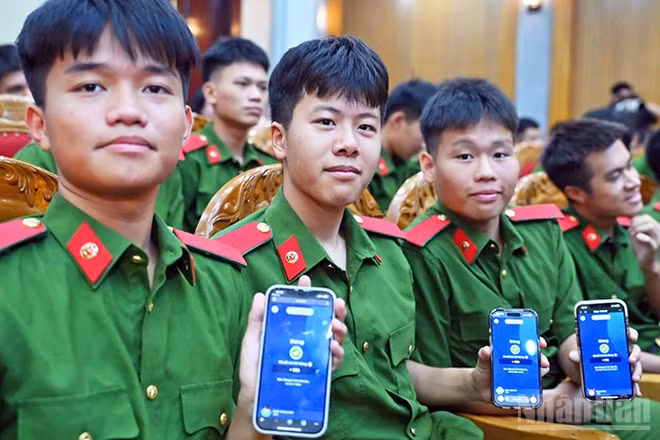 Học viên của Học viện Cảnh sát nhân dân tham gia thi hưởng ứng tại đầu cầu trực tiếp của Cuộc thi.
