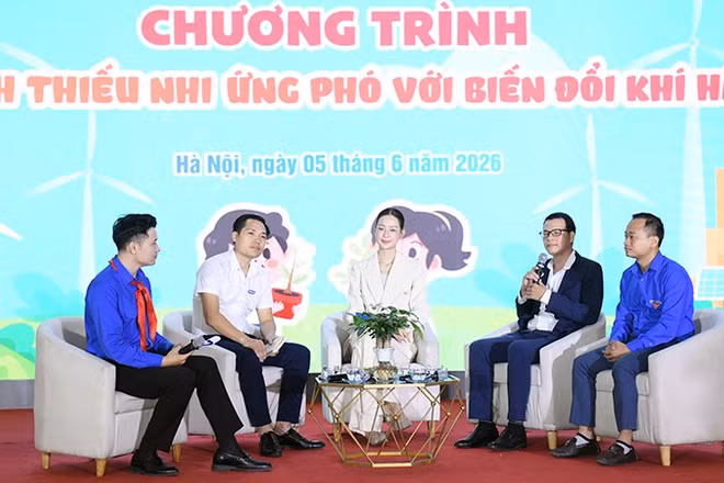 Các đại biểu thảo luận, chia sẻ ý kiến về chủ đề của chương trình.