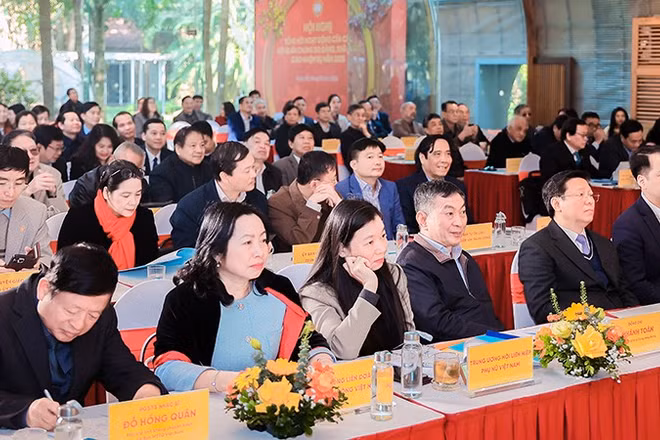 Các đại biểu dự hội nghị.
