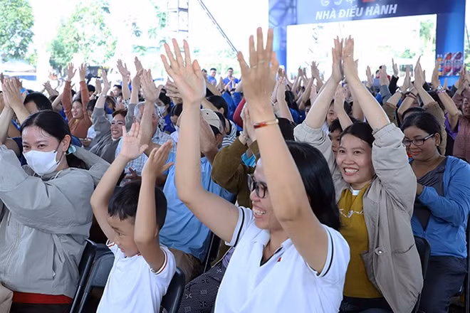 Đông đảo thanh niên công nhân và con em đến với Ngày hội.