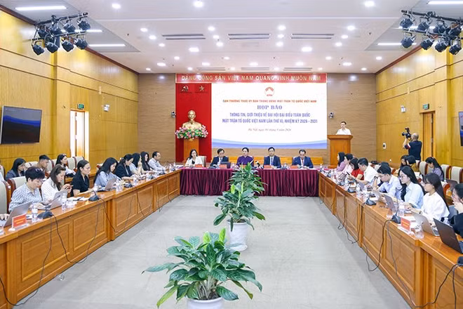 Toàn cảnh buổi họp báo.