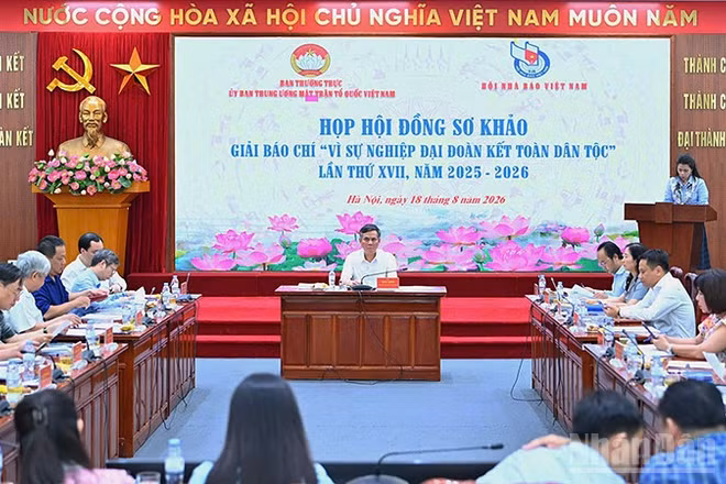 Toàn cảnh phiên họp Hội đồng Sơ khảo Giải báo chí "Vì sự nghiệp Đại đoàn kết toàn dân tộc" lần thứ XVII. (Ảnh: LINH PHAN)