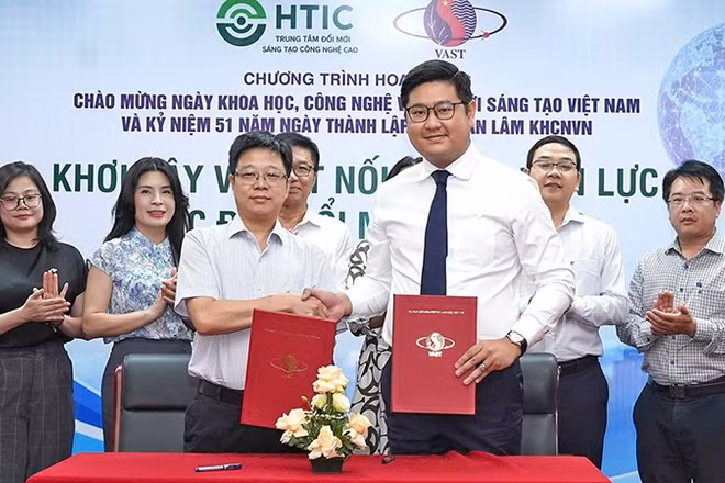 Đại diện HTIC và các bên ký kết hợp tác tại chương trình.