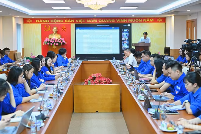 Toàn cảnh Hội nghị từ đầu cầu trực tiếp.