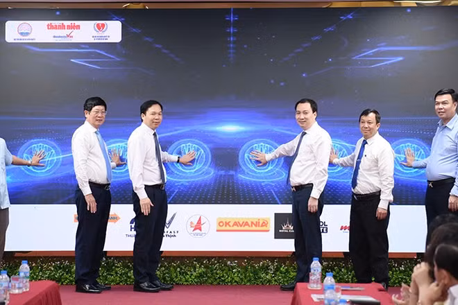 Đại diện Ban tổ chức và các đơn vị liên quan phát động Cuộc thi.