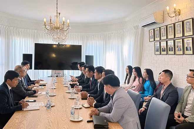Quang cảnh buổi làm việc.