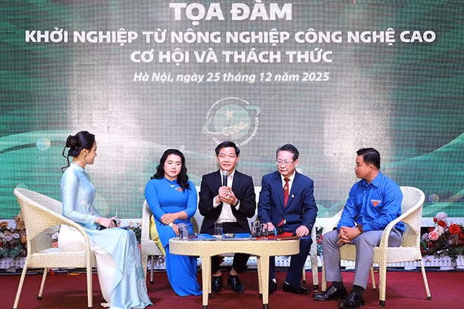 Các chuyên gia, đại diện nhà quản lý, thanh niên khởi nghiệp thành công trao đổi tại Tọa đàm.