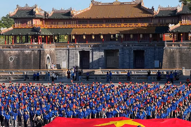 Hơn 2.000 hội viên, thanh niên có mặt tại buổi lễ.