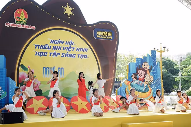 Không khí vui tươi tại Ngày hội "Thiếu nhi Việt Nam-Học tập sáng tạo" đầu tiên trong chuỗi hoạt động cùng tên. (Ảnh: Hội đồng Đội Trung ương cung cấp)