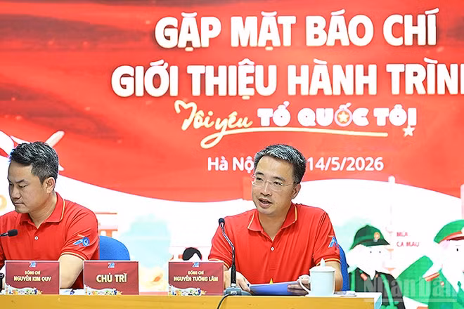 Các đồng chí chủ trì chương trình gặp mặt báo chí về Hành trình.