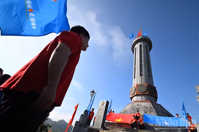 [Ảnh] Bồi đắp lòng yêu nước, chăm lo cho nhân dân vùng biên
