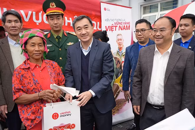 Hành trình Chuyển động số đi qua nhiều tỉnh, thành phố, góp phần thu hẹp khoảng cách vùng, miền.