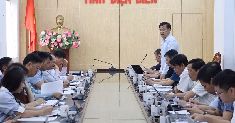 Phó Chủ tịch Ủy ban nhân dân tỉnh Điện Biên Lò Văn Cương phát biểu tại buổi làm việc với Hiệp hội Doanh nghiệp tỉnh.