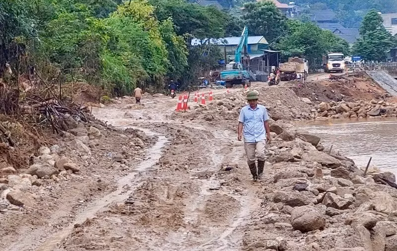 Trên đoạn đường Pá Vạt-Mường Luân đã được khắc phục thiệt hại giao thông nhưng vì sự an toàn của nhân dân, Sở Xây dựng Điện Biên khuyến cáo chỉ ô-tô tải trọng dưới 5 tấn và người đi bộ, xe máy lưu thông.
