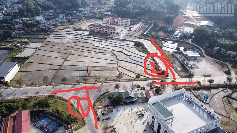 Số 1 trong ảnh là điểm nút giao giữa Quốc lộ 6 với Quốc lộ 279 vừa được tỉnh Điện Biên phê duyệt chủ trương cải tạo, nâng cấp. (Ảnh: LÊ LAN)