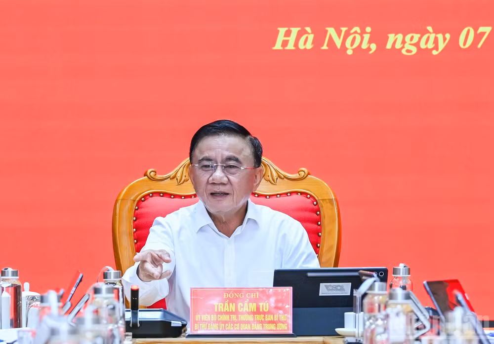 Đồng chí Trần Cẩm Tú, Ủy viên Bộ Chính trị, Thường trực Ban Bí thư, Bí thư Đảng ủy các cơ quan Đảng Trung ương chủ trì Hội nghị Ban Thường vụ Đảng ủy. (Ảnh: DUY LINH)