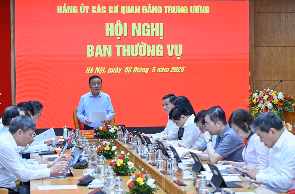 Đồng chí Trần Cẩm Tú, Ủy viên Bộ Chính trị, Thường trực Ban Bí thư, Bí thư Đảng ủy các cơ quan Đảng Trung ương chủ trì Hội nghị Ban Thường vụ và Hội nghị Ban Chấp hành Đảng bộ lần thứ nhất. Ảnh: (Ảnh: DUY LINH)