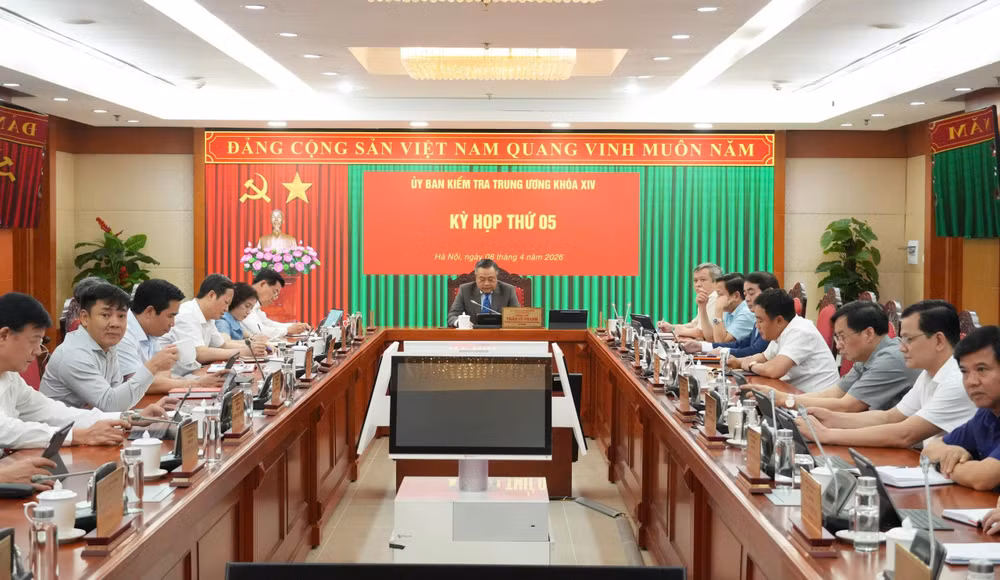Đồng chí Trần Sỹ Thanh, Ủy viên Bộ Chính trị, Bí thư Trung ương Đảng, Chủ nhiệm Ủy ban Kiểm tra Trung ương chủ trì kỳ họp.