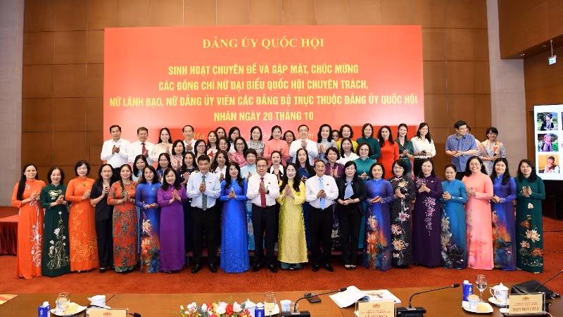 3-ctqh-voi-cac-nua-dbqh-chuyen-trach-nu-lanh-dao2-3786.jpg