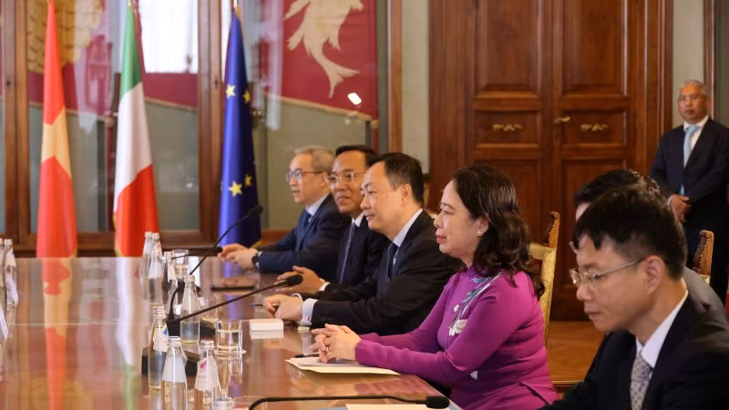 Phó Chủ tịch nước Võ Thị Ánh Xuân đã có cuộc gặp với Thị trưởng thành phố Roma Roberto Gualtieri. (Ảnh: BNG)