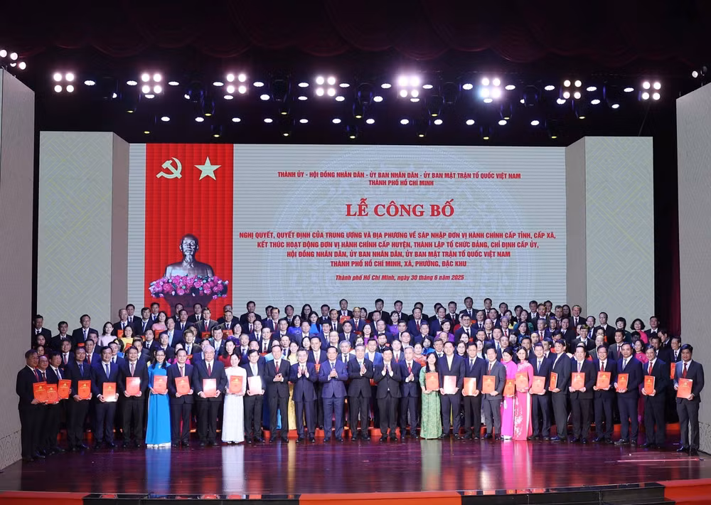 Tổng Bí thư, Chủ tịch nước Tô Lâm dự Lễ công bố các nghị quyết, quyết định về sáp nhập đơn vị hành chính tại TP Hồ Chí Minh, ngày 30/6/2025. Ảnh: TTXVN