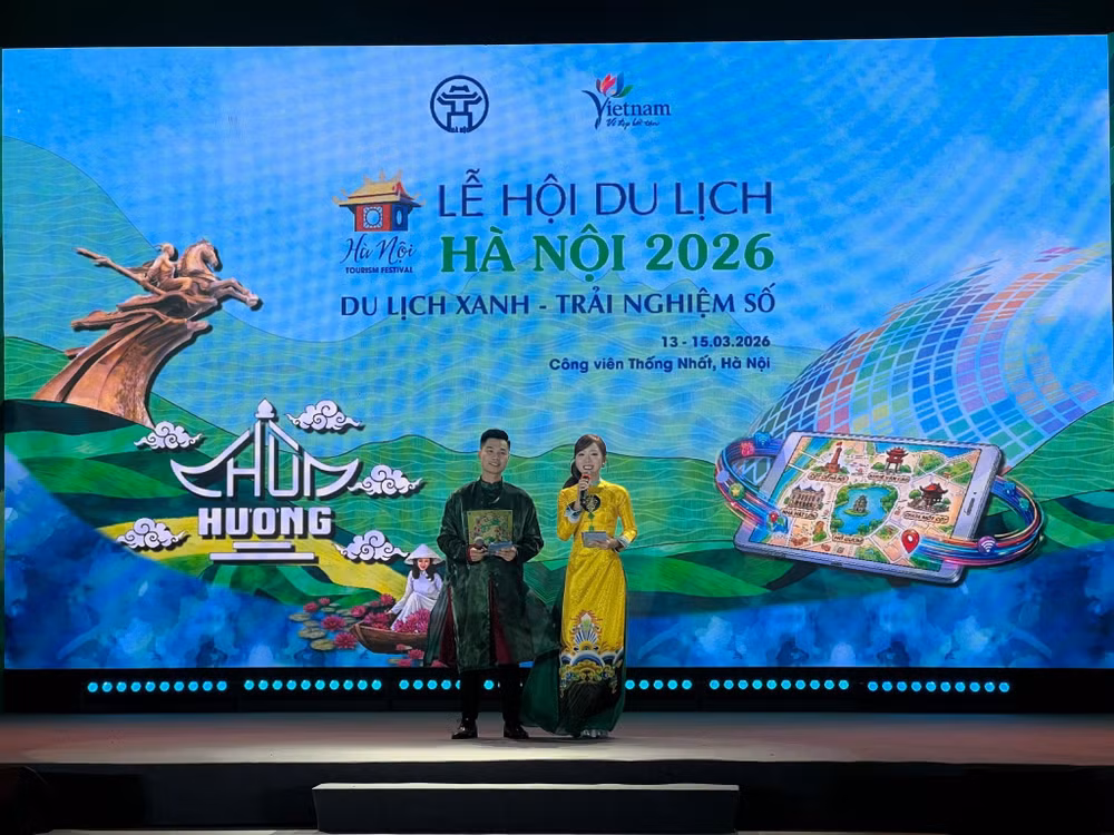 Không khí khai mạc chương trình.