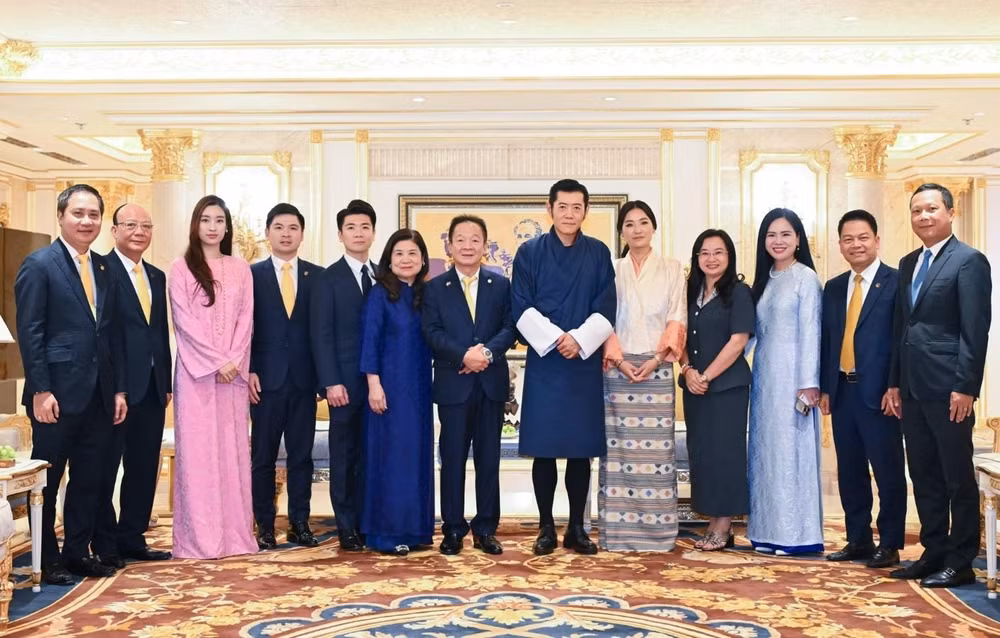 Quốc vương Bhutan Jigme Khesar Namgyel Wangchuck cùng Hoàng hậu trong chuyến thăm, làm việc tại Tập đoàn T&amp;T Group tháng 8/2025.