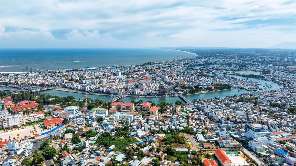 Mũi Né giàu tiềm năng du lịch nhưng chưa hút khách quốc tế vì hạ tầng giao thông.