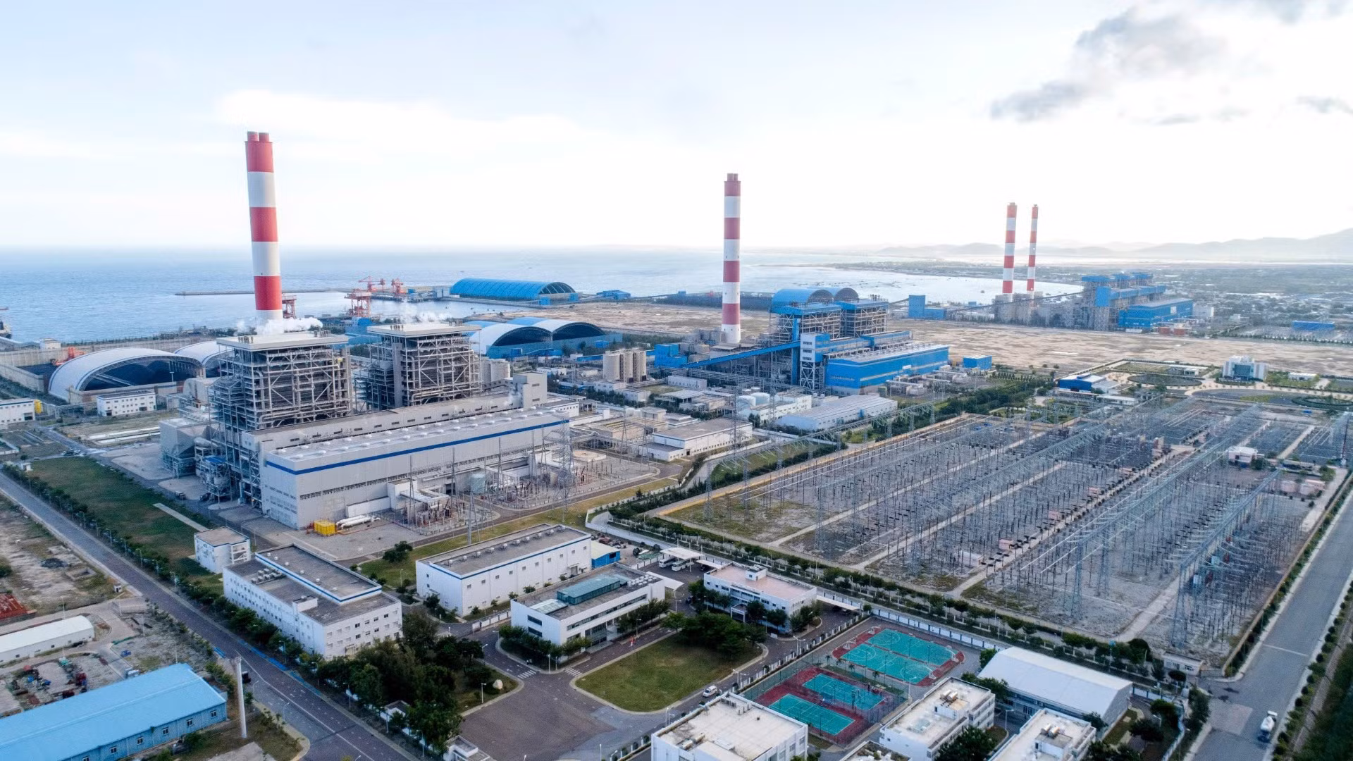 Đầu tư công nghệ bảo vệ môi trường tại Trung tâm Điện lực Vĩnh Tân
