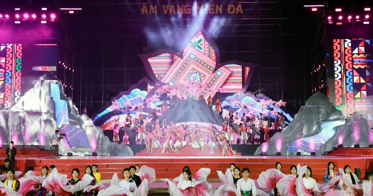 Khai mạc Lễ hội hoa tam giác mạch với chủ đề “Âm vang miền đá”