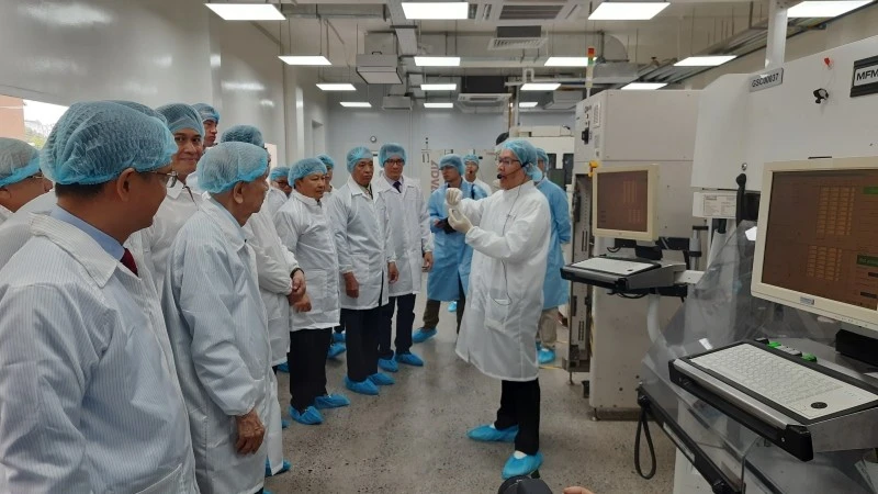 Khánh thành Xưởng thực hành Đóng gói và Kiểm thử vi mạch